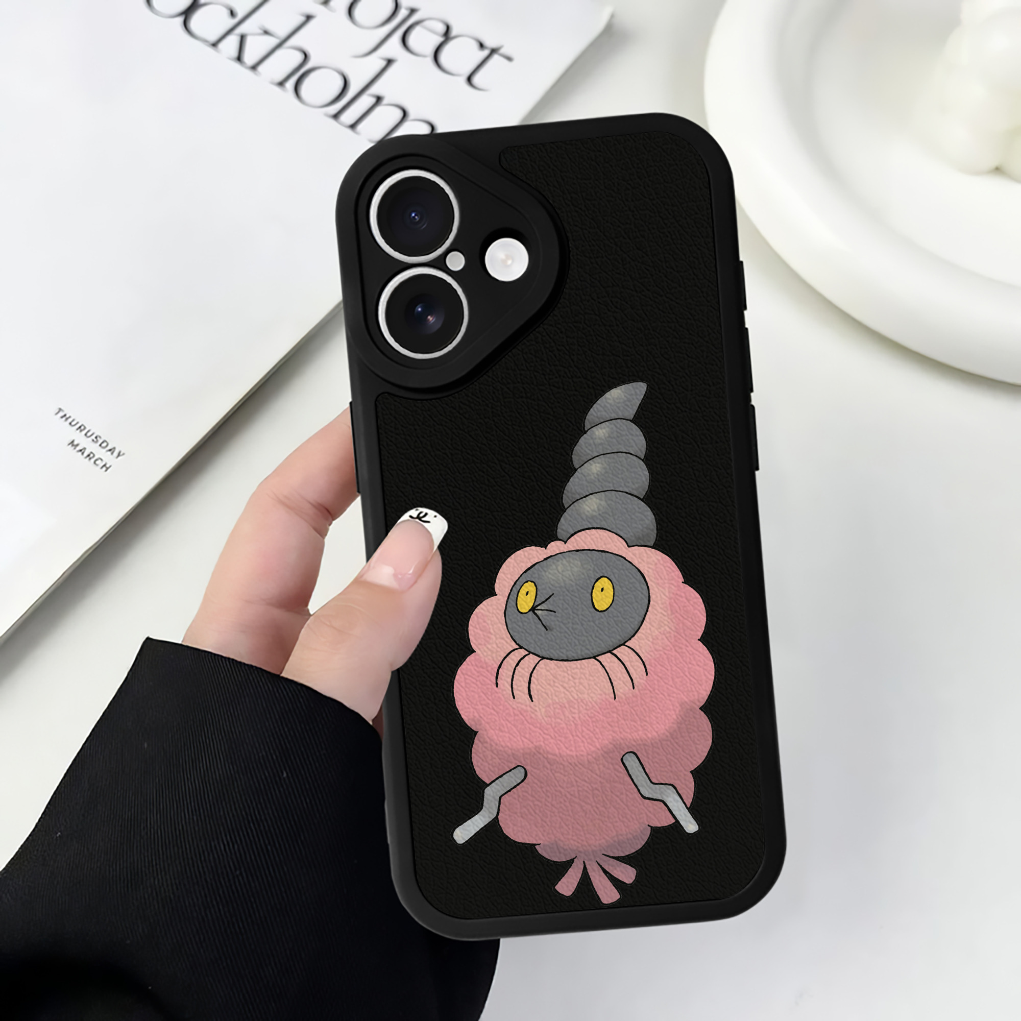 （画像用） ポケットモンスター Pokémon 【iPhone 16シリーズ対応】シリコンスマホケース（レザー調） 材質：シリコン